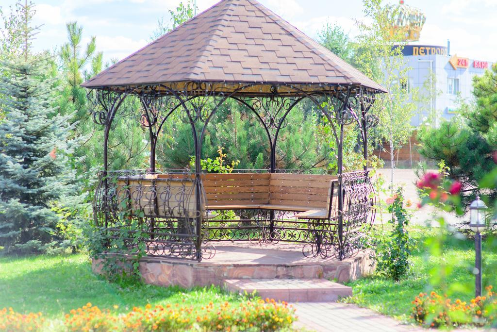 Petrovskyi Brovar Brovary Εξωτερικό φωτογραφία